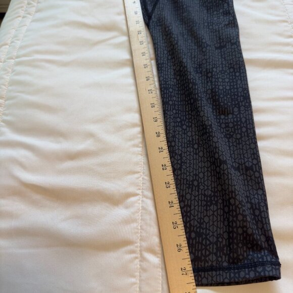 Patagonia Centered Worn Wear Gray Geometric Leggings Women's Sz M Athletic Yoga - Picture 13 of 15